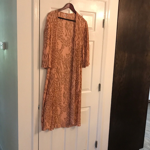 Amuse Society Peach and Tan Animal Print Midi Length Kimono.Size XS - Picture 1 of 5